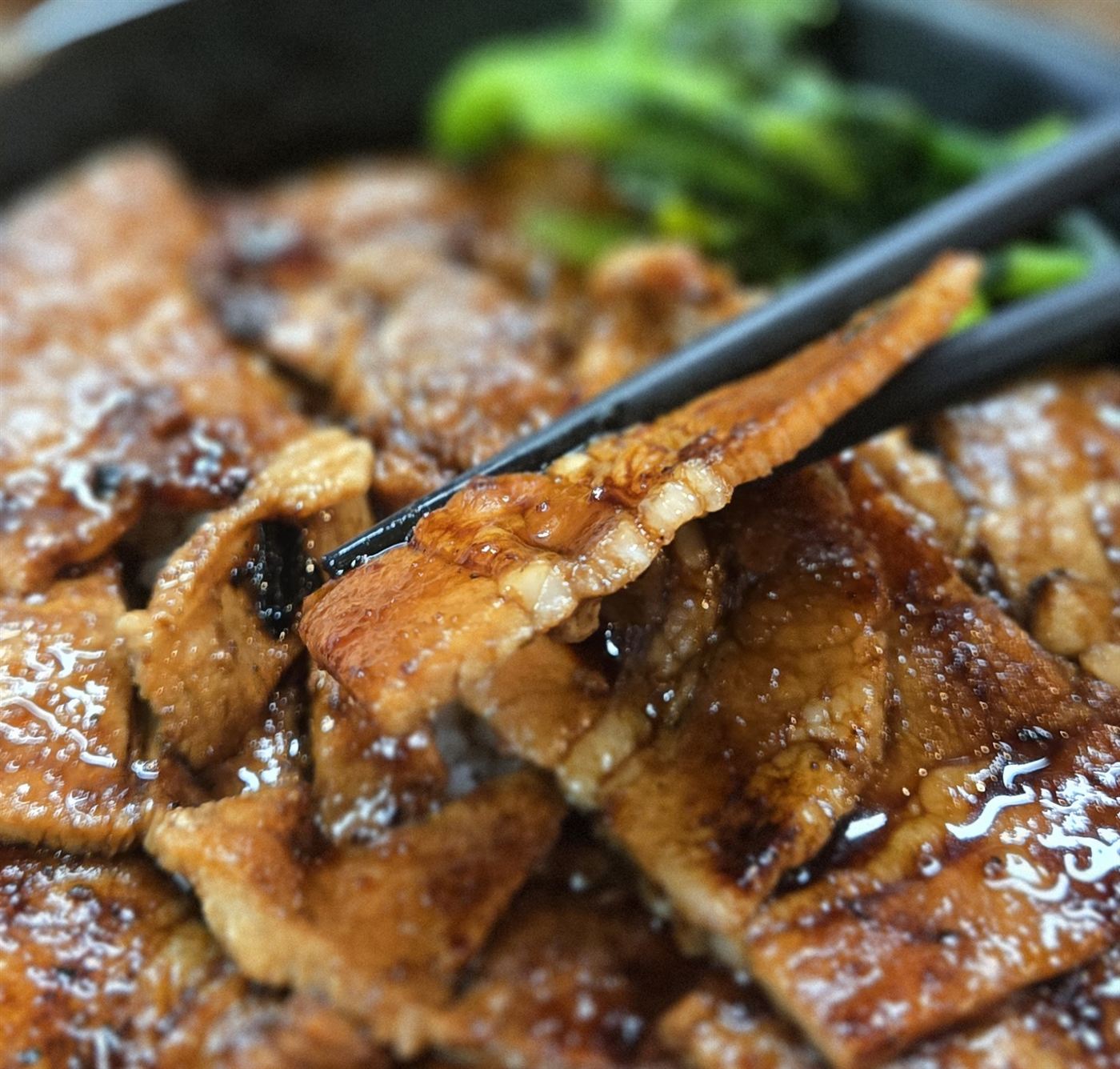 肉のアップ — 思ったより薄め